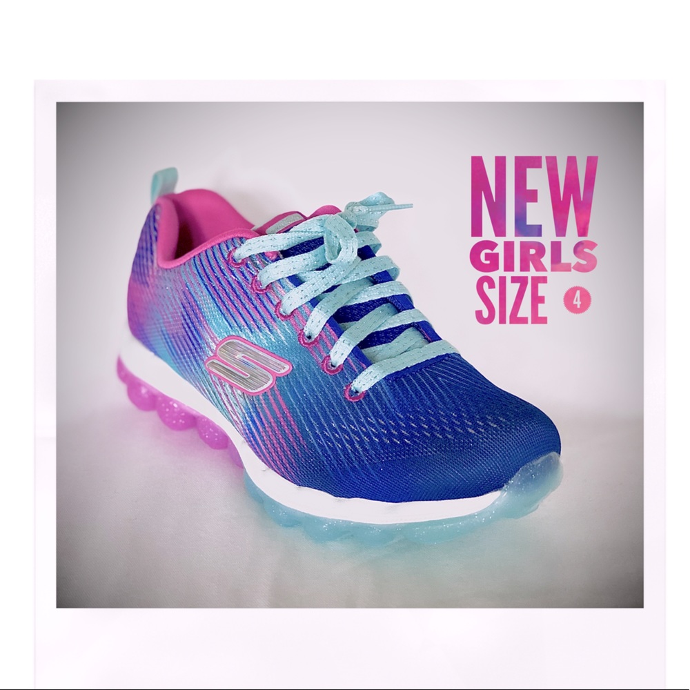 SKETCHERS GIRLS SIZE 4